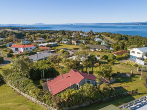 Kowhai Cottage - Omori Holiday Home